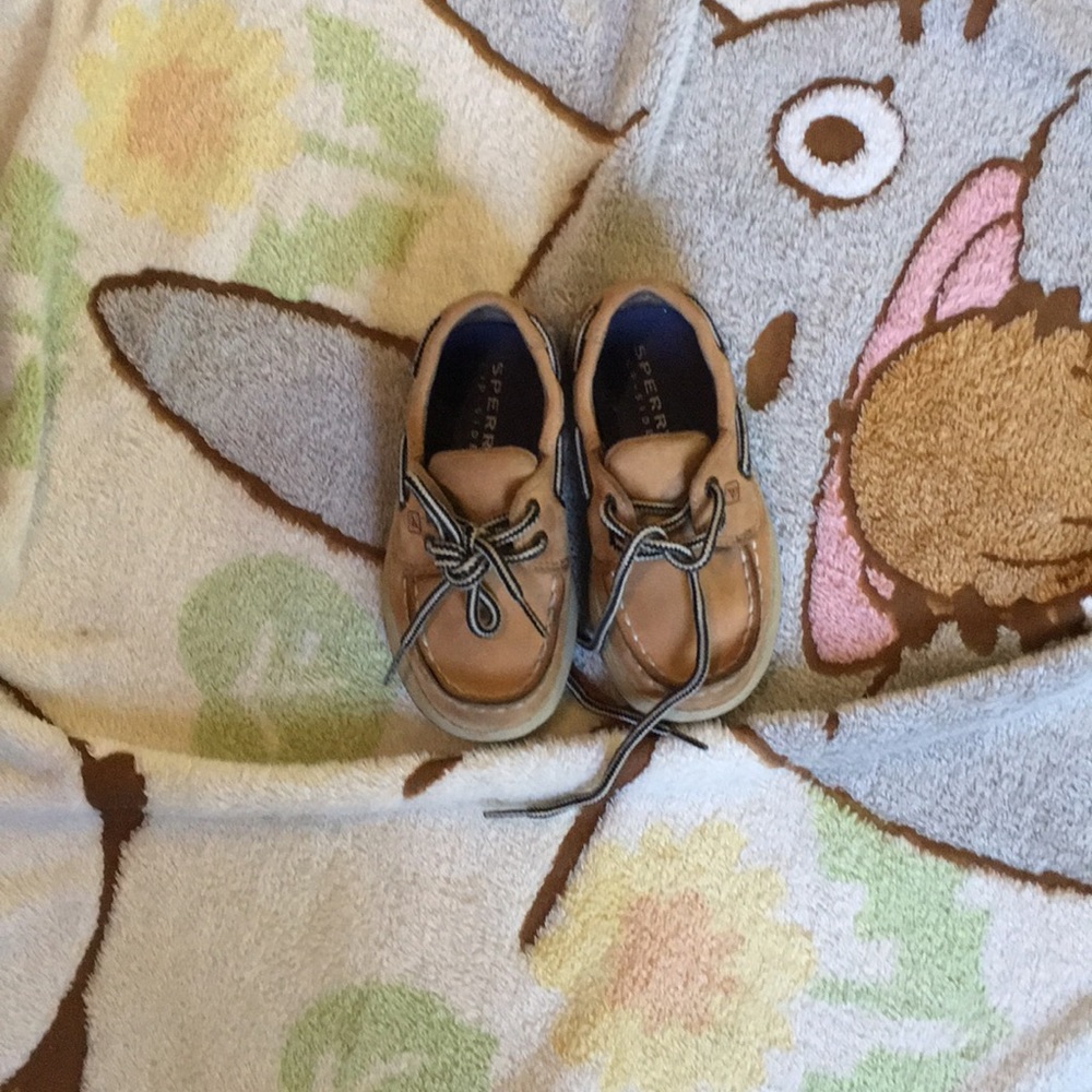 Sperry Top-siders in toddler size 8–worm twice!